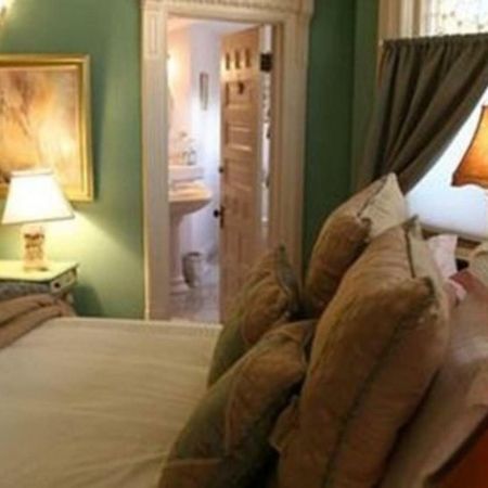 M&M Victorian Bed And Breakfast Marinette 외부 사진