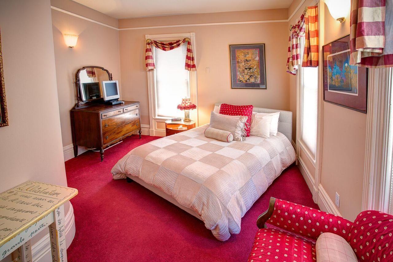 M&M Victorian Bed And Breakfast Marinette 외부 사진