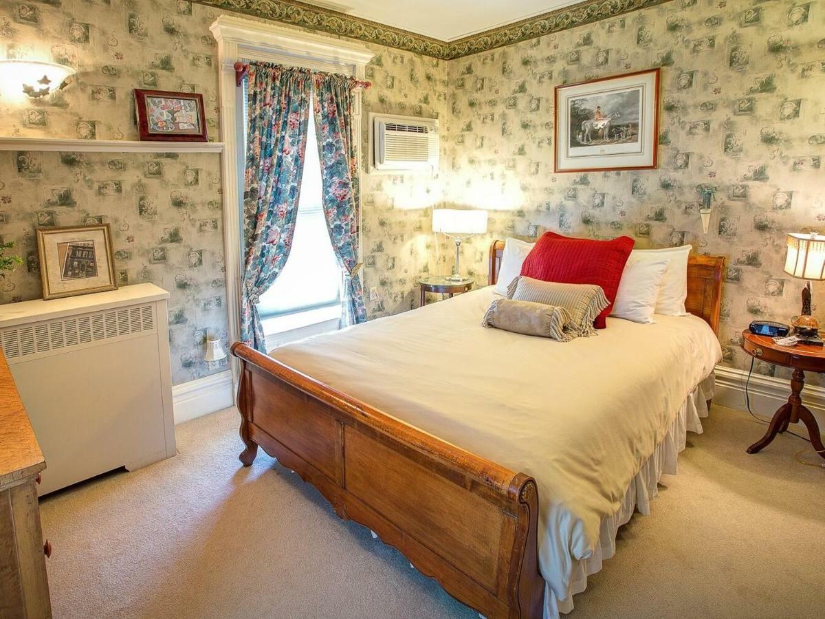 M&M Victorian Bed And Breakfast Marinette 외부 사진