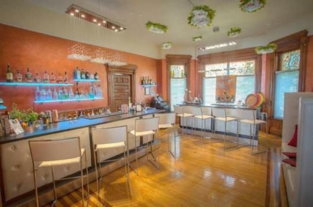 M&M Victorian Bed And Breakfast Marinette 외부 사진