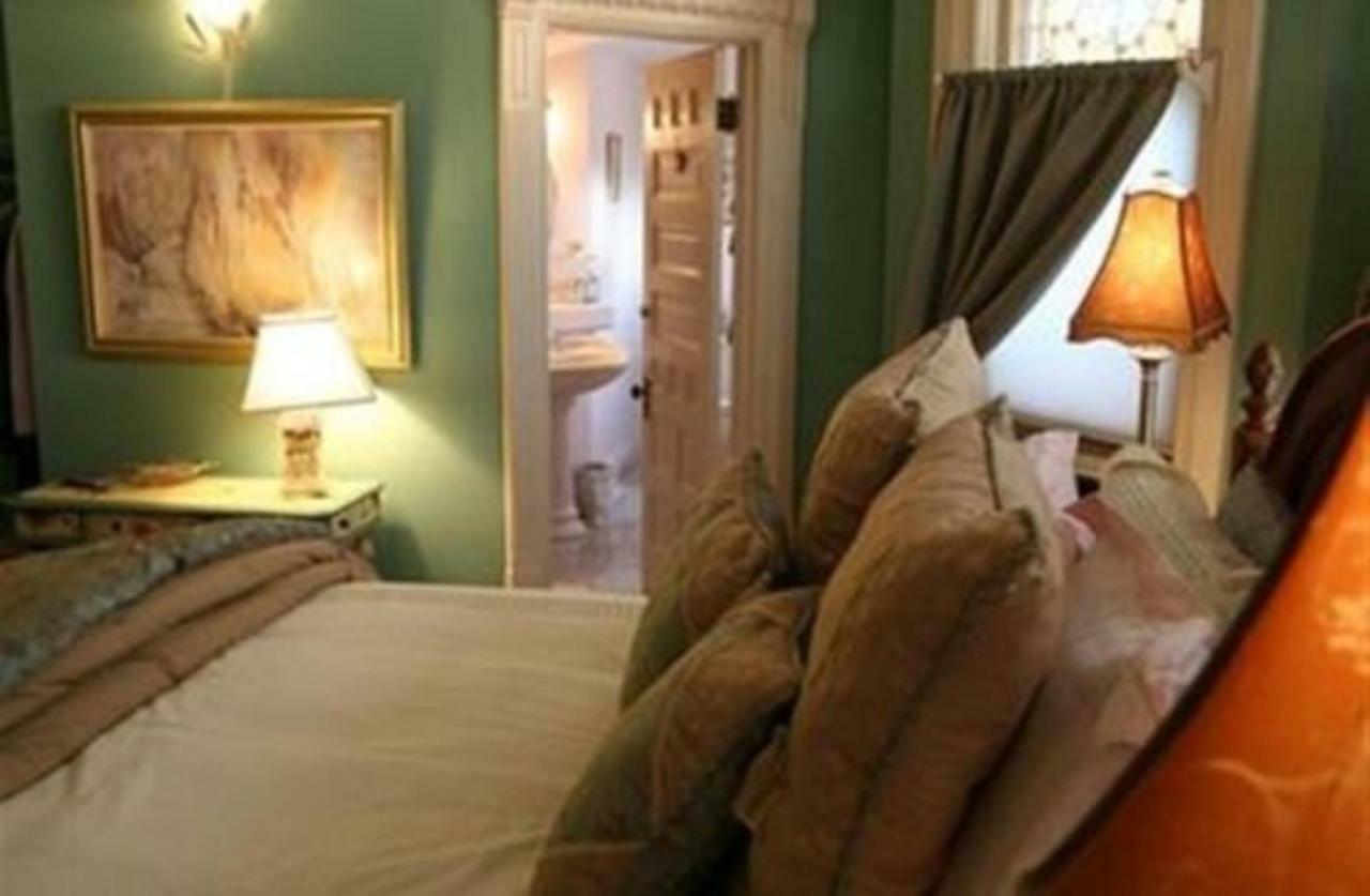 M&M Victorian Bed And Breakfast Marinette 외부 사진
