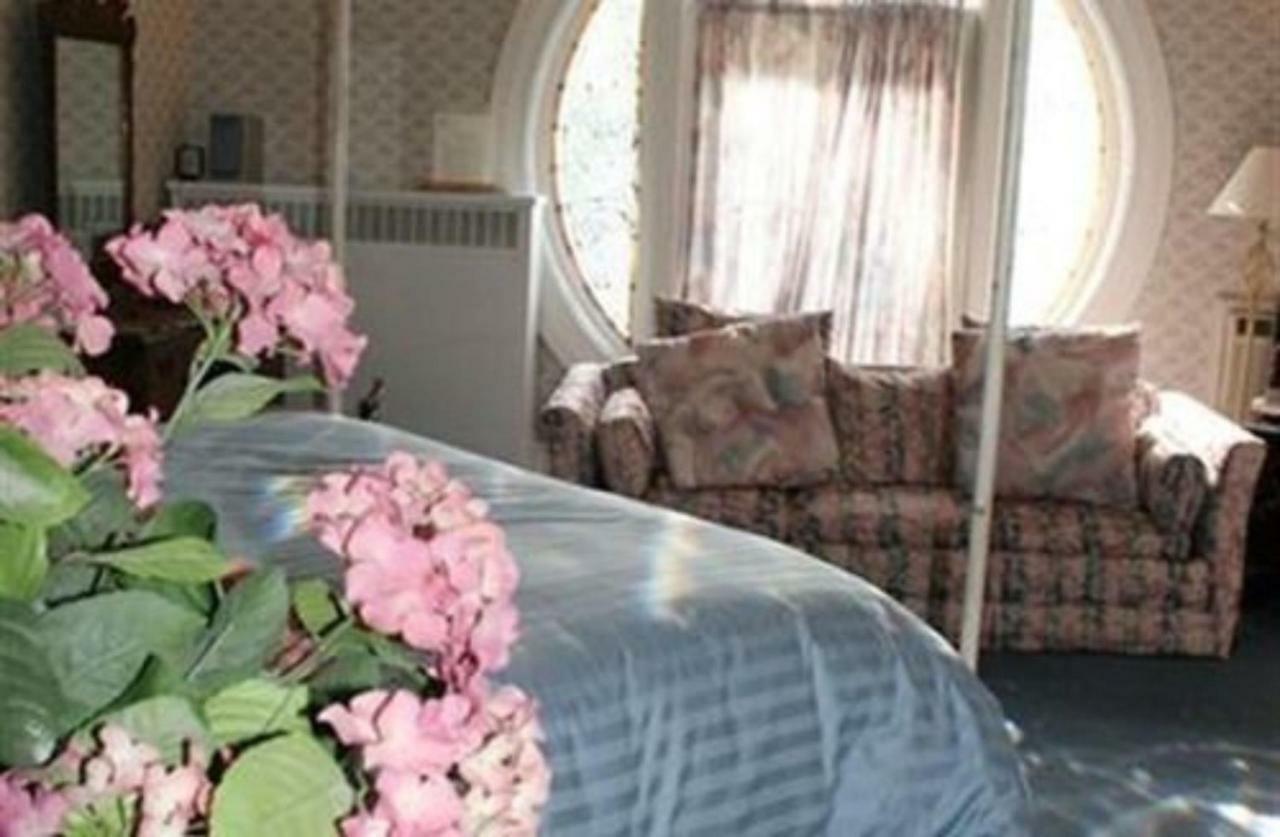 M&M Victorian Bed And Breakfast Marinette 외부 사진